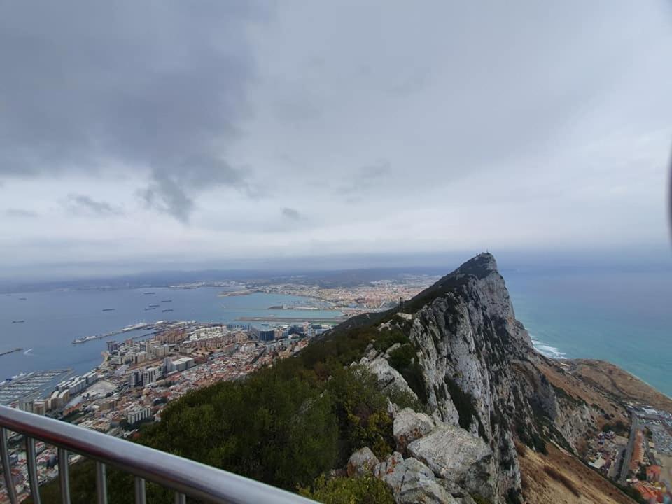 Beautiful Apartment In Duquesa Suites And Gardens Castillo de Sabinillas Luaran gambar