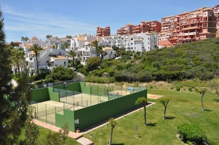 Beautiful Apartment In Duquesa Suites And Gardens Castillo de Sabinillas Luaran gambar