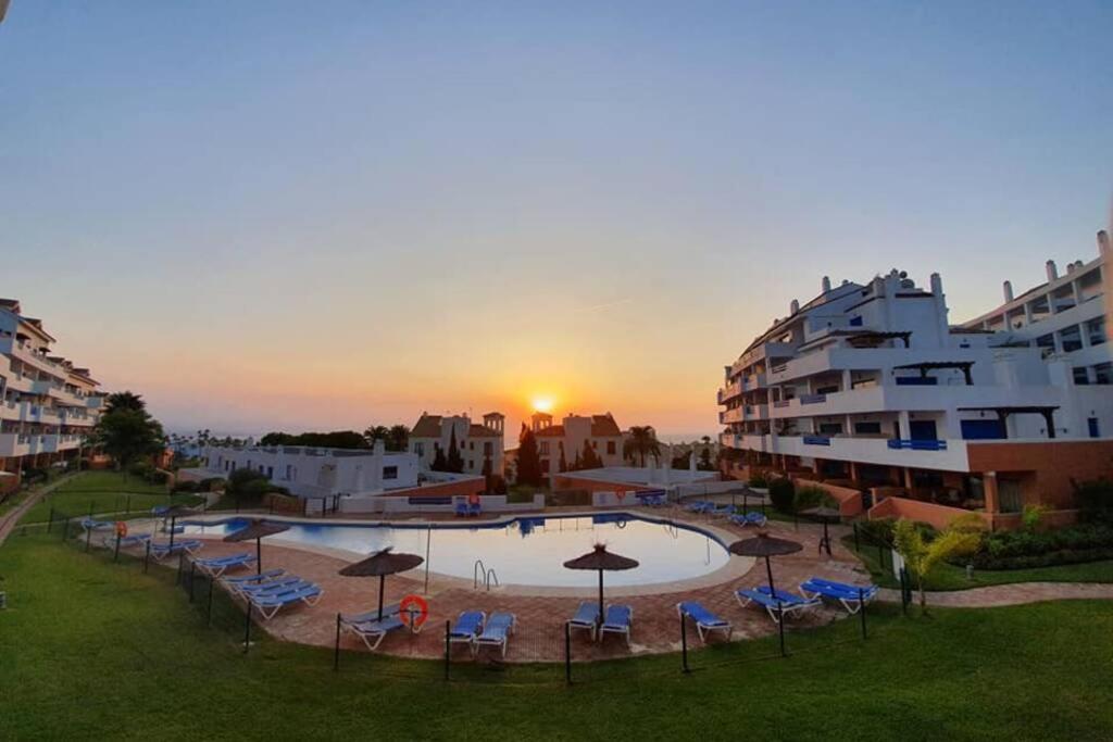Beautiful Apartment In Duquesa Suites And Gardens Castillo de Sabinillas Luaran gambar