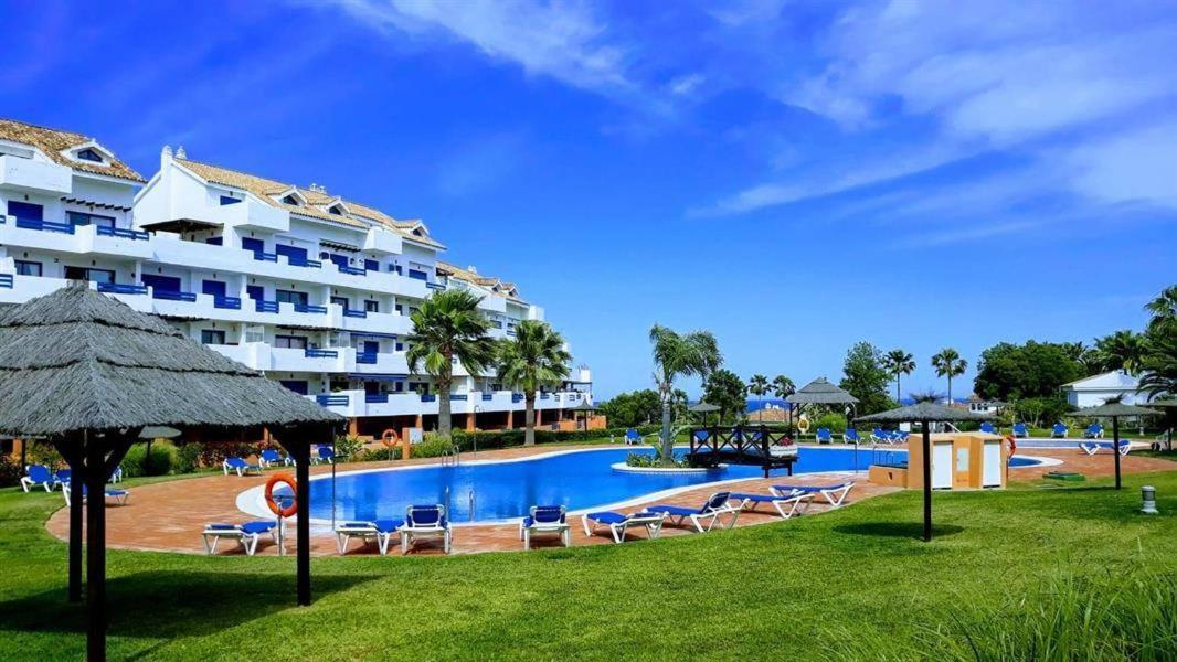 Beautiful Apartment In Duquesa Suites And Gardens Castillo de Sabinillas Luaran gambar